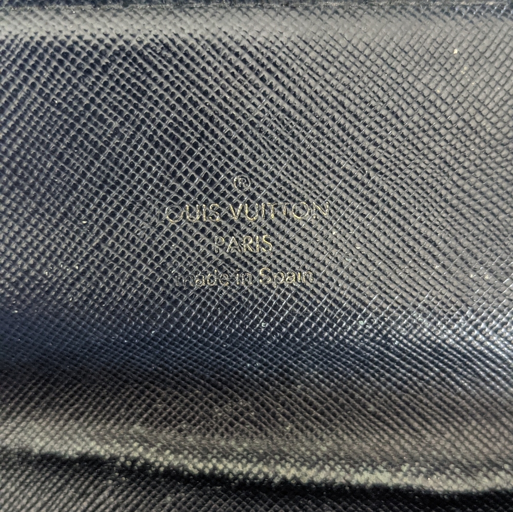 Louis Vuitton - Picture 3 of 4